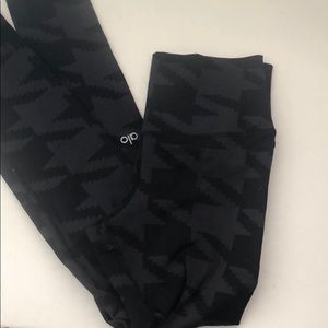 All legging- black chevron